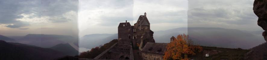 Nebel liegen ber Burg Ballantine (die Ruine Aggstein in der Wachau), © HMW